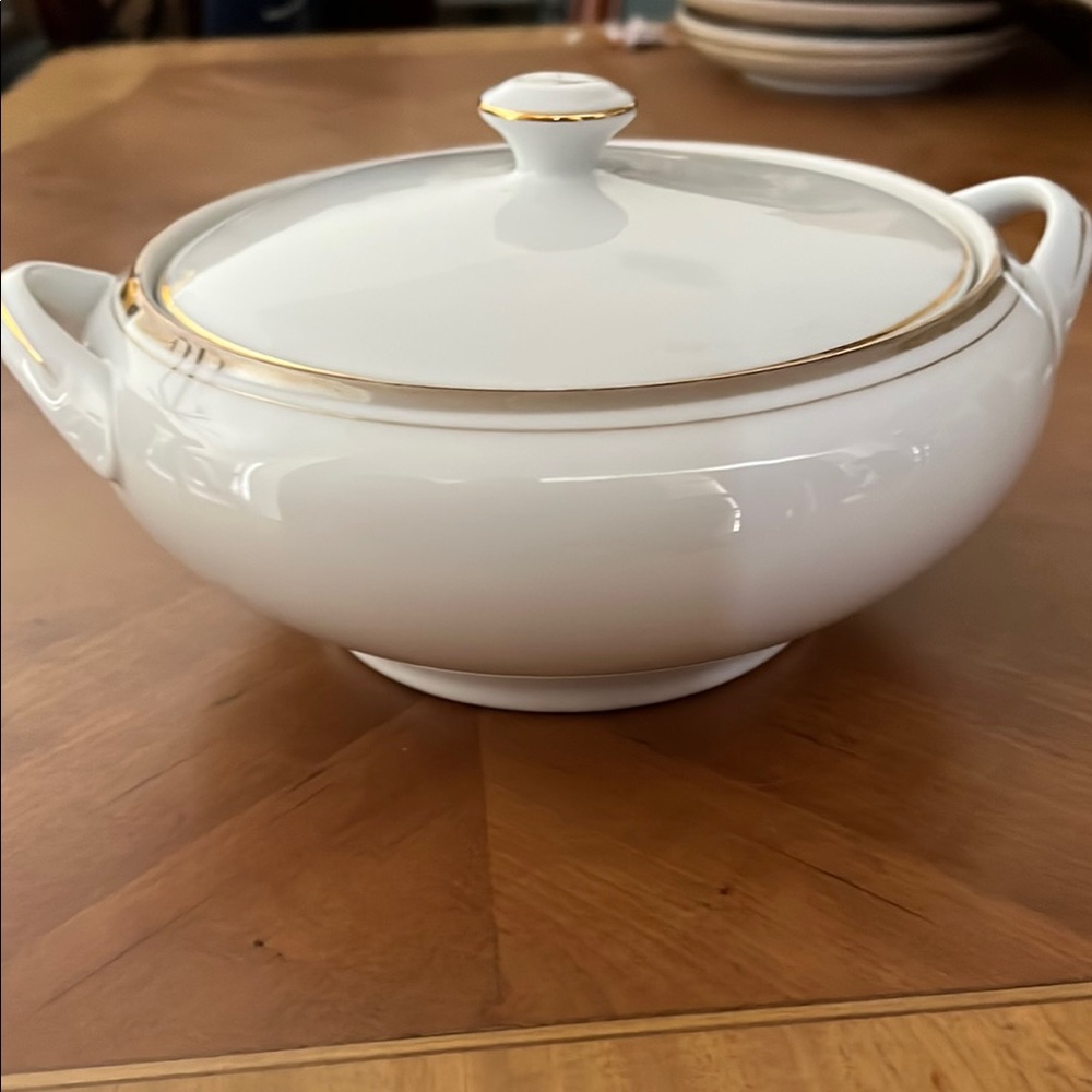 Lg Royalton transparent China Bowl with Lid